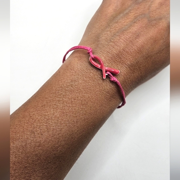 🆓️ FREE ADD ON TO BUNDLE AVON Breast Cancer Crusade Pink Silver Ribbon Bracelet - Picture 1 of 5